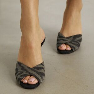 Vintage Donald J Pliner Gray Black Zebra Print Mule Leather Heels Size 8 1/2